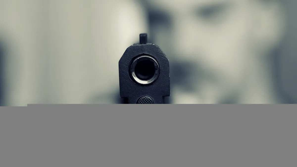 Suporter al unei echipe de fotbal, împușcat mortal în plină stradă