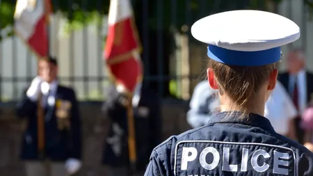 Doi români înjunghiați într-un atac rasist comis într-o suburbie a Parisului