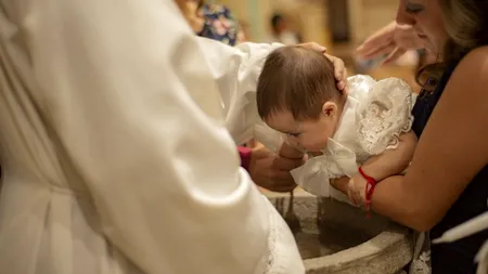 Patriarhia Română, prima reacție după ce un bebeluș a decedat în urma botezului