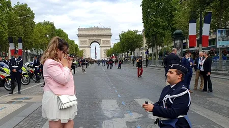 Cerere în căsătorie inedită pe Champs-Élysées