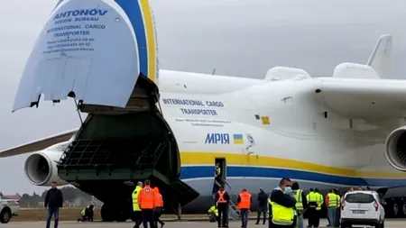 „Gigantul cerului” a aterizat în România. Este cel mai mare avion din lume VIDEO