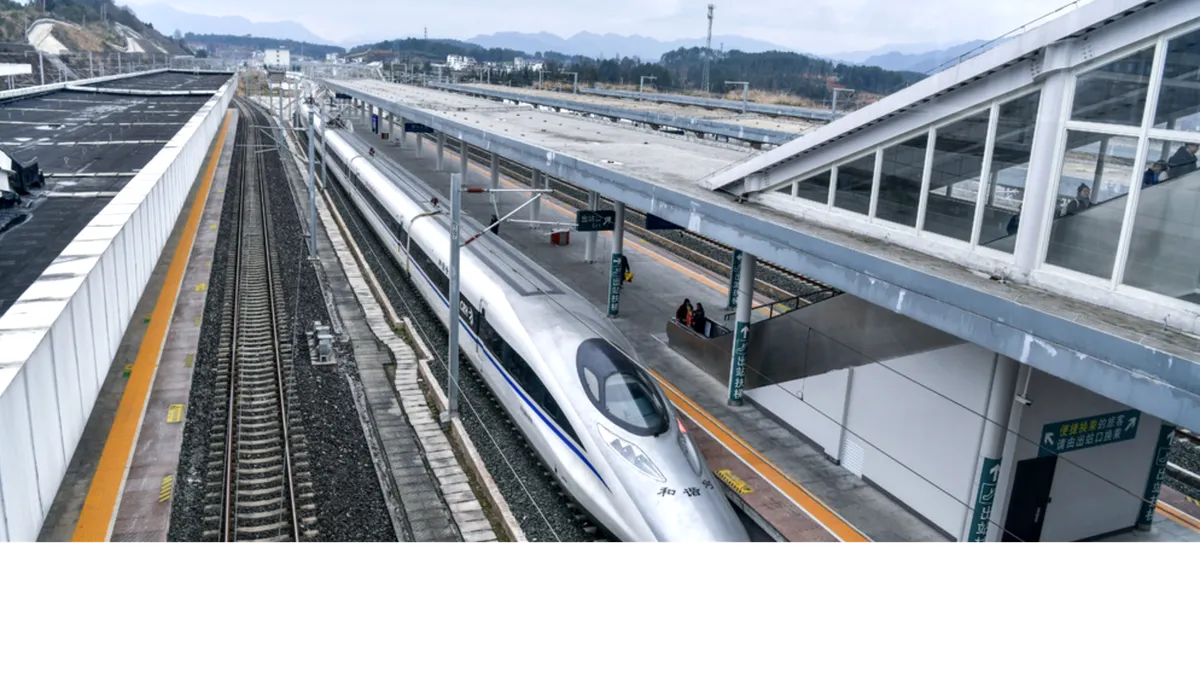 China lansează „trenurile argintii”. Ce sunt și ce dotări impresionante au