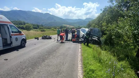 O mașină a intrat într-un grup de șase motocicliști. Doi au murit