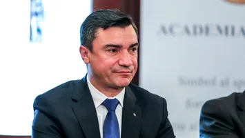 Un primar dă sfaturi bizare în şedinţa de CL. „Sfatul meu este să fumați puțin și să beți puțin”