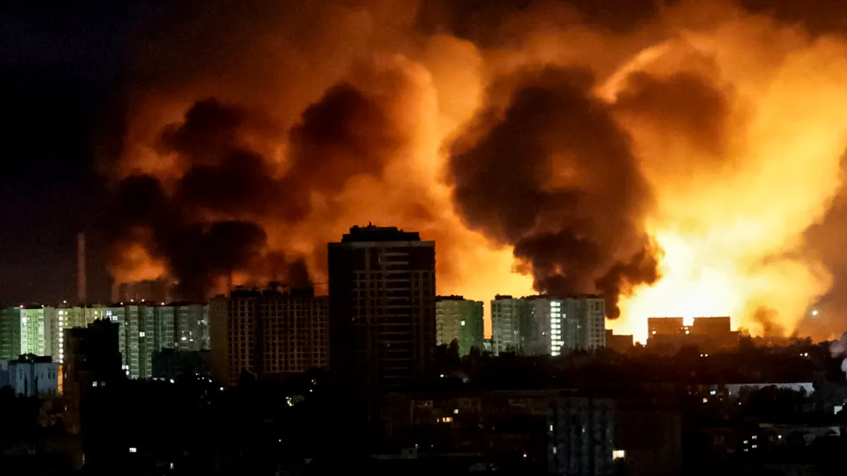 Atac masiv la Kiev, clădirea guvernului avariată pentru prima dată de un bombardament rusesc
