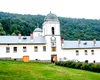 Se asfaltează drumul spre „Athos-ul românesc”. Lucrările vor fi gata până la Paşte (VIDEO)