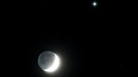 Spectacol pe cer: Venus și Semiluna uimesc observatorii stelelor