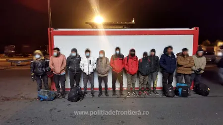 12 migranți afgani au fost prinși în timp ce încercau să treacă granița cu Ungaria, ascunși într-un TIR încărcat cu încălțaminte
