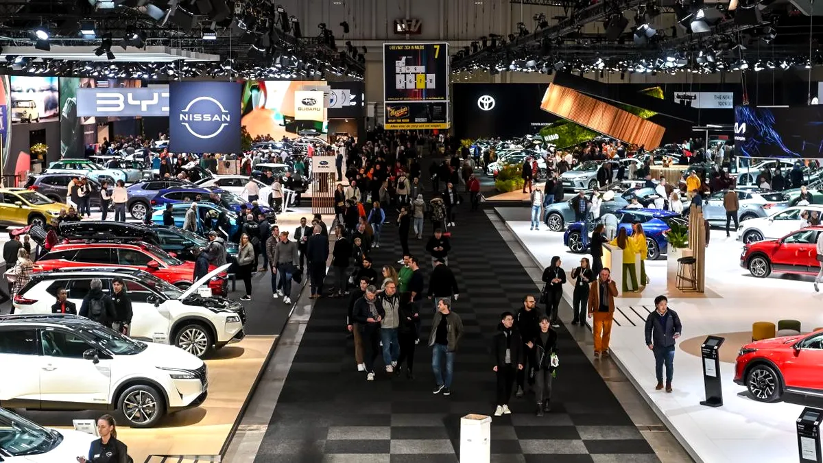 Salonul Auto de la Paris începe luni. Maşinile electrice la preţuri accesibile vor domina standurile producătorilor europeni