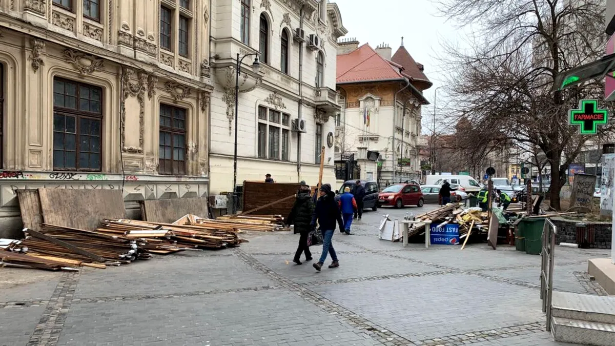 Nicușor Dan a desființat zece construcții provizorii de lemn de lângă Piața Romană