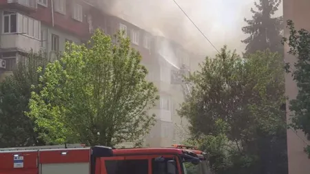 Incendiu la mansarda unui bloc din Rm. Vâlcea. Nu au fost victime