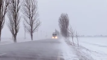 Vremea nu se linişteşte. Meteorologii au emis cod portocaliu de viscol şi precipitaţii