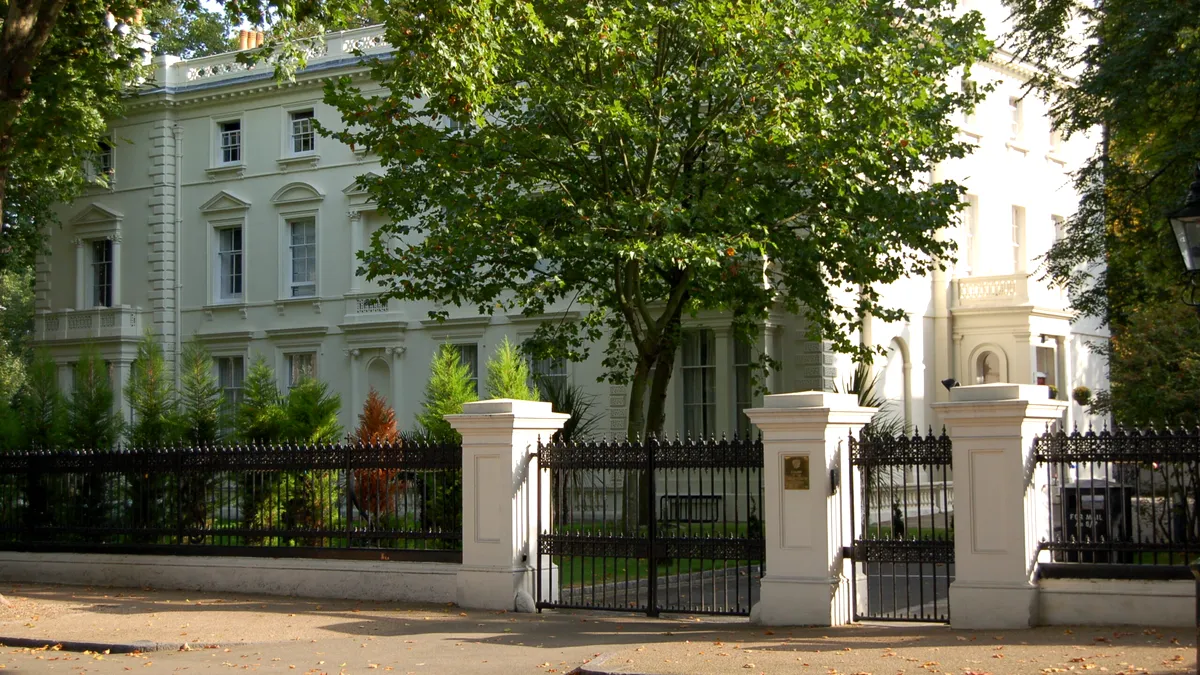 Marea Britanie l-a expulzat pe ambasadorul rus, în urma acuzațiilor de spionaj