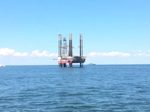În anii 80, România extrăgea petrol din Marea Neagră. Istoria celor 7 ...