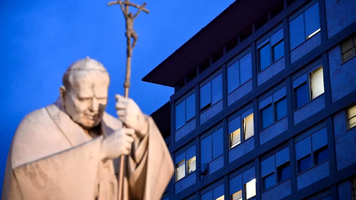 Starea Papei Francisc s-a agravat! Din nou ventilat mecanic, prognosticul rămâne rezervat