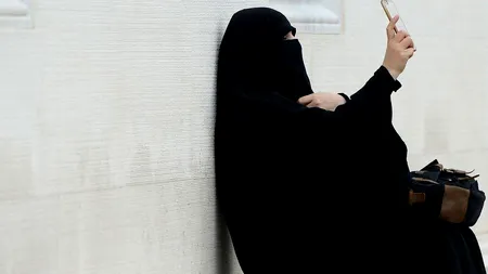 Elveția pregătește un referendum privind interzicerea burqa