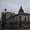 Clădirea din București care a stat 25 de ani cu sala deschisă spre cer intră în restaurare