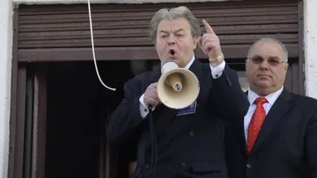 De ce AUR nu poate călca pe urmele PRM-ului lui Vadim