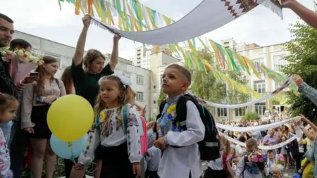 Început de an școlar în sunet de sirene și amenințări cu bombe, în Ucraina