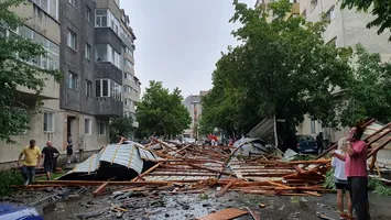 Furtunile de iunie dau de lucru companiilor de asigurare