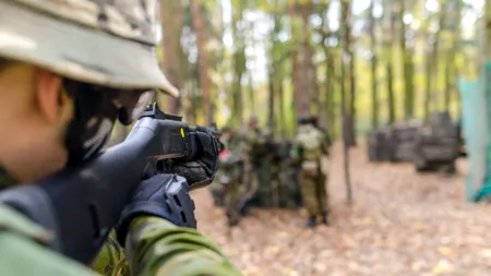 Americanii ne împrumută cu aproape un miliard de dolari ca să putem cumpăra și produce arme