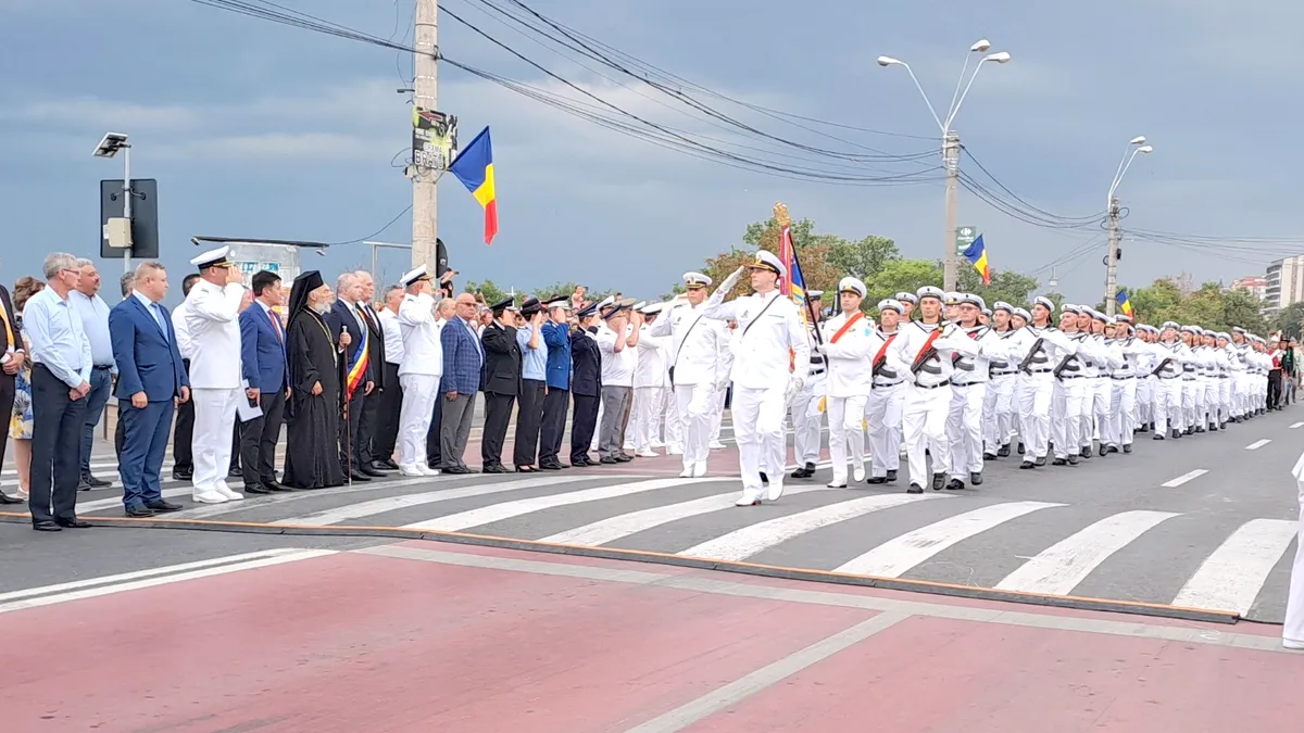 Nici „Ziua Marinei” nu mai e ce-a fost. La Galați, jocurile marinărești înlocuite cu „focuri bengale”, lasere și DJ