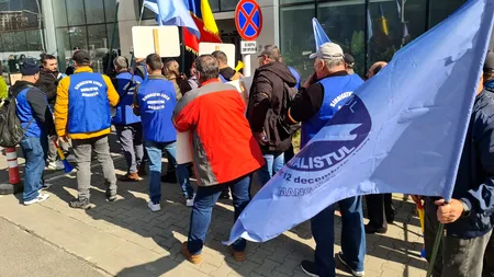 Sediul Ambasadei Țărilor de Jos, pichetat de angajaţii Damen Mangalia. De ce au ieşit oamenii în stradă (FOTO&VIDEO)