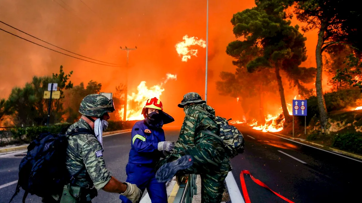 Incendii de vegetație: Evacuarea forțată a peste o mie de copii aflați în tabere