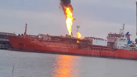 CNCAN: Nava care arde lângă Plauru provoacă risc chimic, nu radiologic