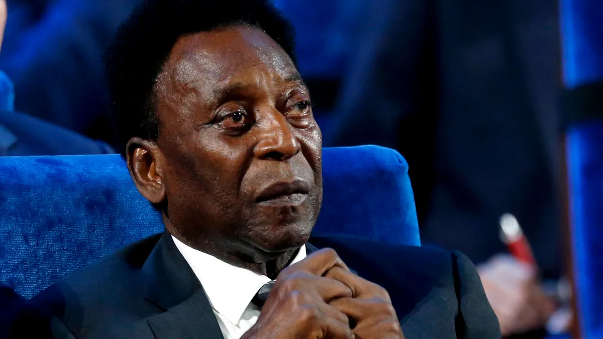 Pele, din nou internat