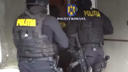 Jaf-record în România. După ce au furat un milion de euro, hoții au fugit de polițiști în pădure