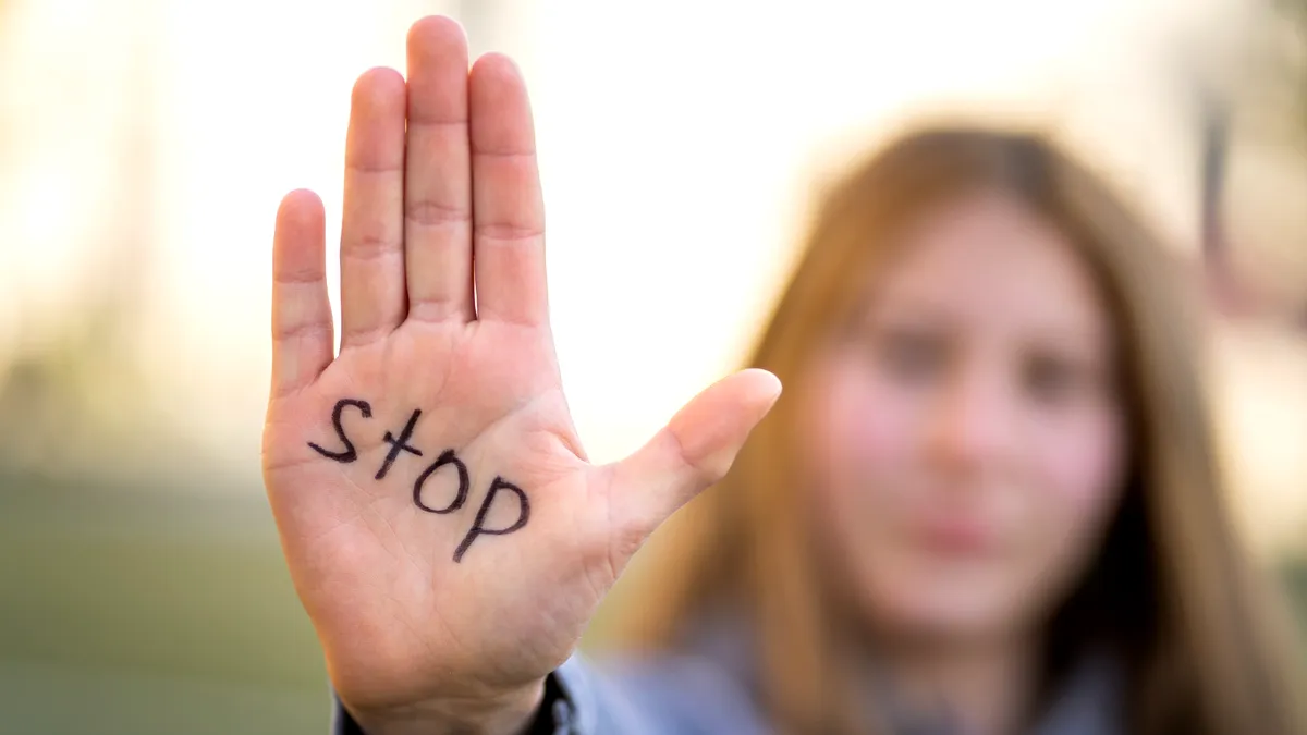 S-a votat legea împotriva extremismului online. Suveraniștii se simt îngrădiți