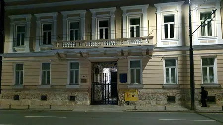 Drapelul României a fost dat jos de pe sediul Camerei de Conturi Cluj