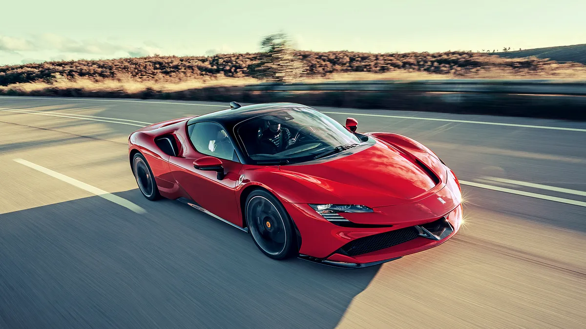 Românii au înmatriculat 133 de mașini de lux, în primele luni din 2025. Printre ele, un Ferrari de peste 1,5 milioane de euro