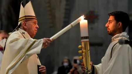 Sâmbăta Sfântă: Vigilia Pascală în Bazilica Sfântul Petru și în toate bisericile catolice din lume