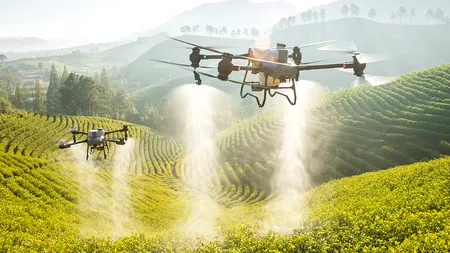Zone extinse din România, survolate de drone. Fermierii români vor avea acces direct la cele mai recente modele de drone agricole
