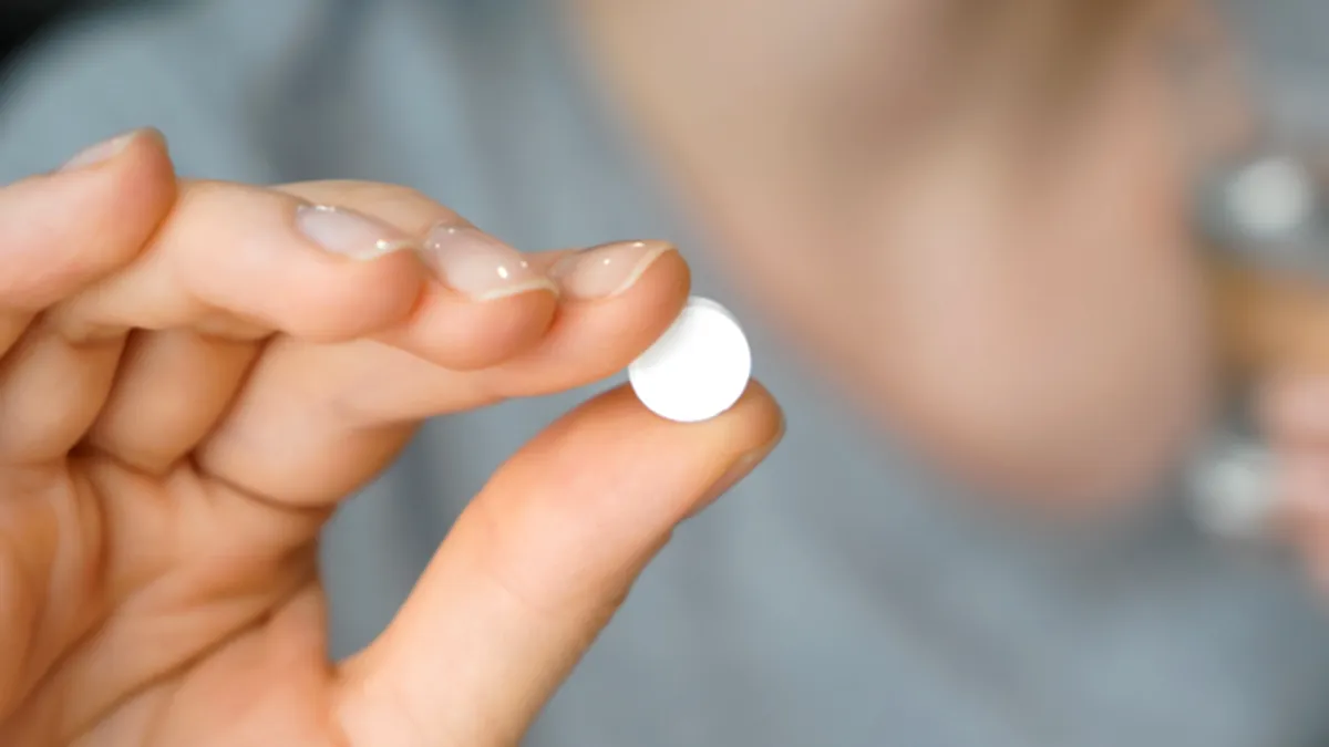 FDA: Un medicament pentru menopauză cu risc de leziuni hepatice!