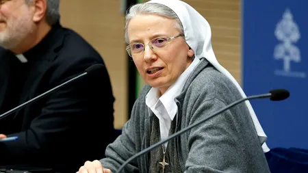 Cine este Simona Brambilla, femeia care are în subordine un cardinal