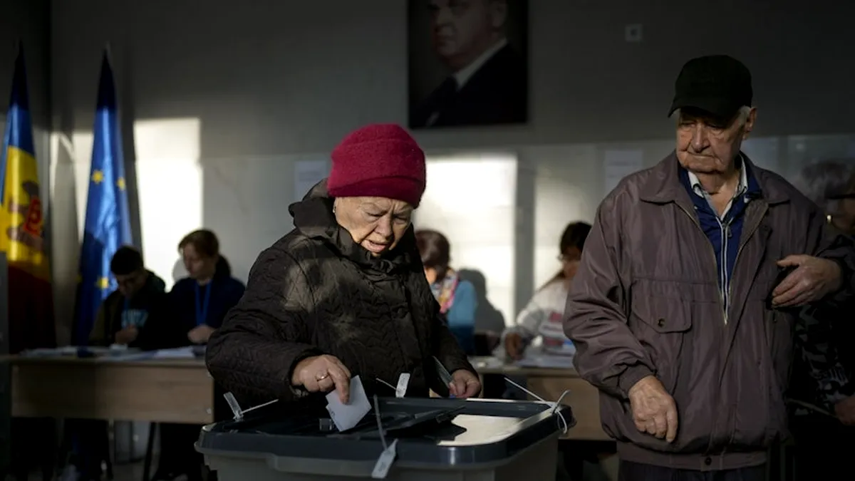 Scene inedite la Moscova: moldovenii au rămas în fața secțiilor de votare după închiderea urnelor