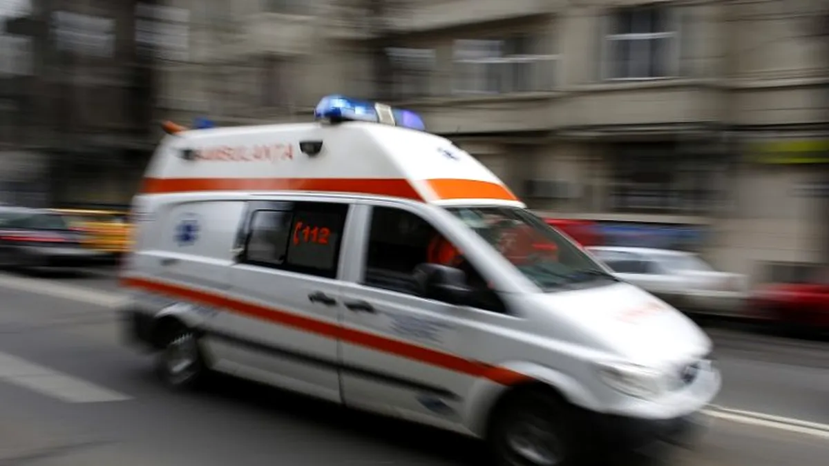 O profesoară din Iași a fost dusă la spital după ce un elev a pulverizat spray lacrimogen în sala de curs
