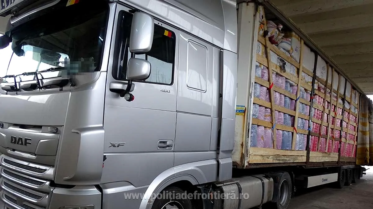 Șofer de TIR turc, prins în vamă cu marfă contrafăcută în valoare de peste 4 milioane de lei