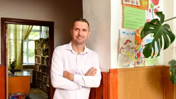 Pregătire online gratuită la Limba română pentru elevii de la sat care vor susține Evaluarea Națională 2024, anunțată de profesorul Cătălin Zaman