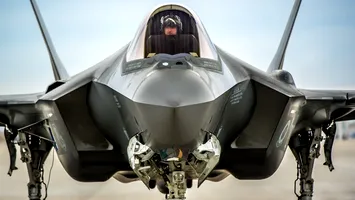 F-22 vs. F-35: Duelul invizibililor din cerul american. Două avioane, două misiuni diferite: cine domină cerul și cine câștigă războiul total?