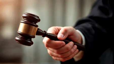 Alegeri sub semnul întrebării: CCR decide vineri dacă validează sau anulează primul tur al prezidențialelor