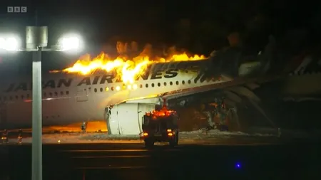 Coliziune pe aeroportul din Tokyo: Poliția anchetează o eventuală neglijență umană
