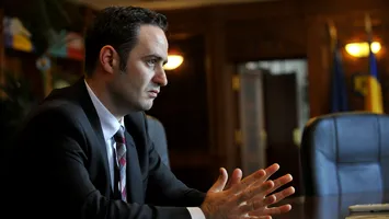 Guvernul, răspuns ambiguu în cazul acuzațiilor de crime împotriva umanității la adresa lui Alexandru Nazare