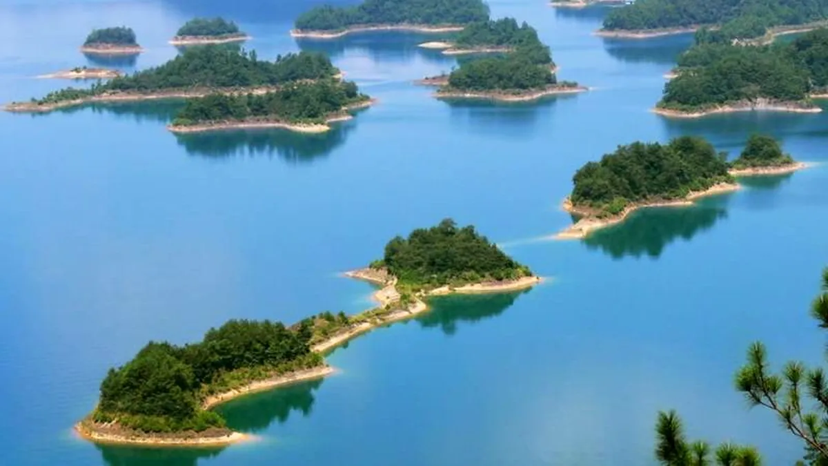 Paradisul supranumit „țara celor 1.000 de lacuri”. Pasionații de călătorie vor vedea aici peisaje ca-n povești