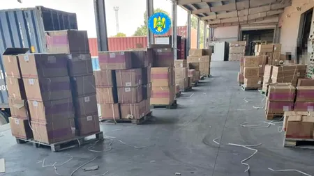 Peste 40.000 de parfumuri contrafăcute, în valoare de 12 milioane de lei, descoperite în Portul Constanța VIDEO