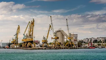 Vecinii bulgari dau șah portului Constanța