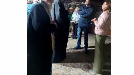 Klaus Iohannis, surprins, alături de soție, la o mânăstire din Constanța (FOTO)